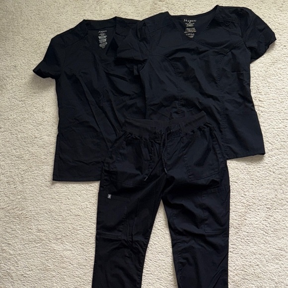 Jaanuu Black scrub set. 2 tops/1 pant - Picture 8 of 8